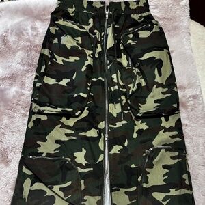 Love, Highlight Camo Long Skirt with zippers and big pockets size S